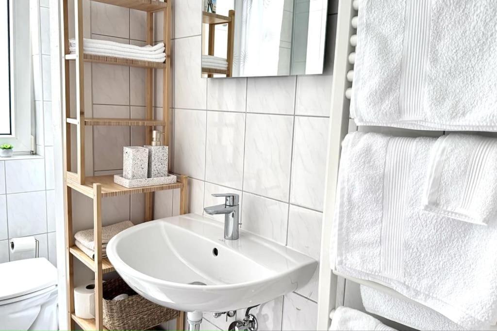Moderne Wohnung In Stadionnaehe Mit Parkplatz Dortmund Luaran gambar