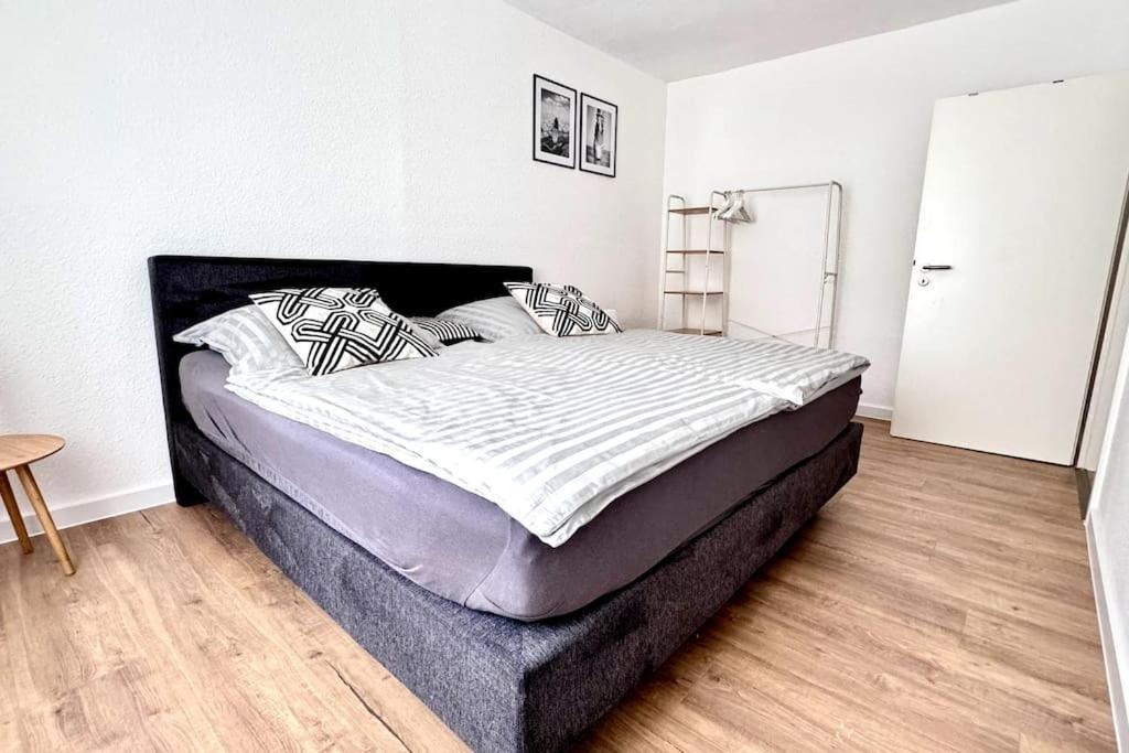 Moderne Wohnung In Stadionnaehe Mit Parkplatz Dortmund Luaran gambar